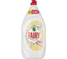 Средство FAIRY для мытья посуды Нежные руки Ромашка и витамин Е 1.35л