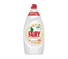 Средство FAIRY для мытья посуды Нежные руки Ромашка и витамин Е 900мл